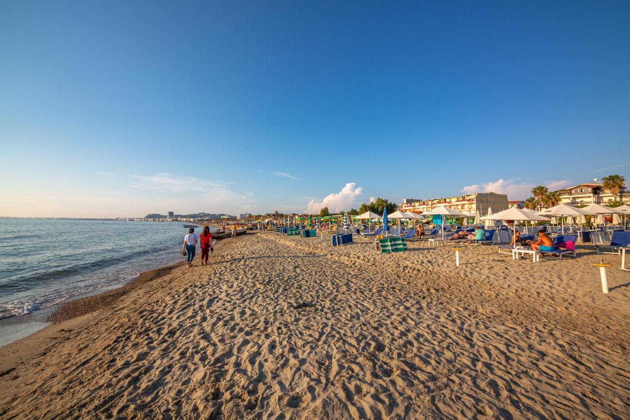 Hotel Venezia Golem  Dış mekan fotoğraf